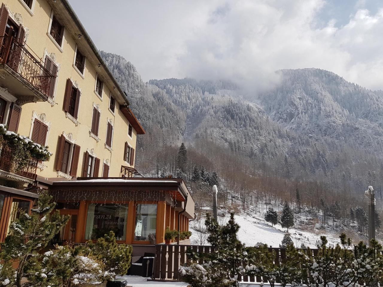 Hotel Pedretti บรานซิ ภายนอก รูปภาพ